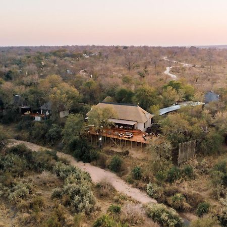 Thornybush Simbambili Lodge เขตอนุรักษ์พันธุ์สัตว์ป่าซาบีแซนด์ ภายนอก รูปภาพ