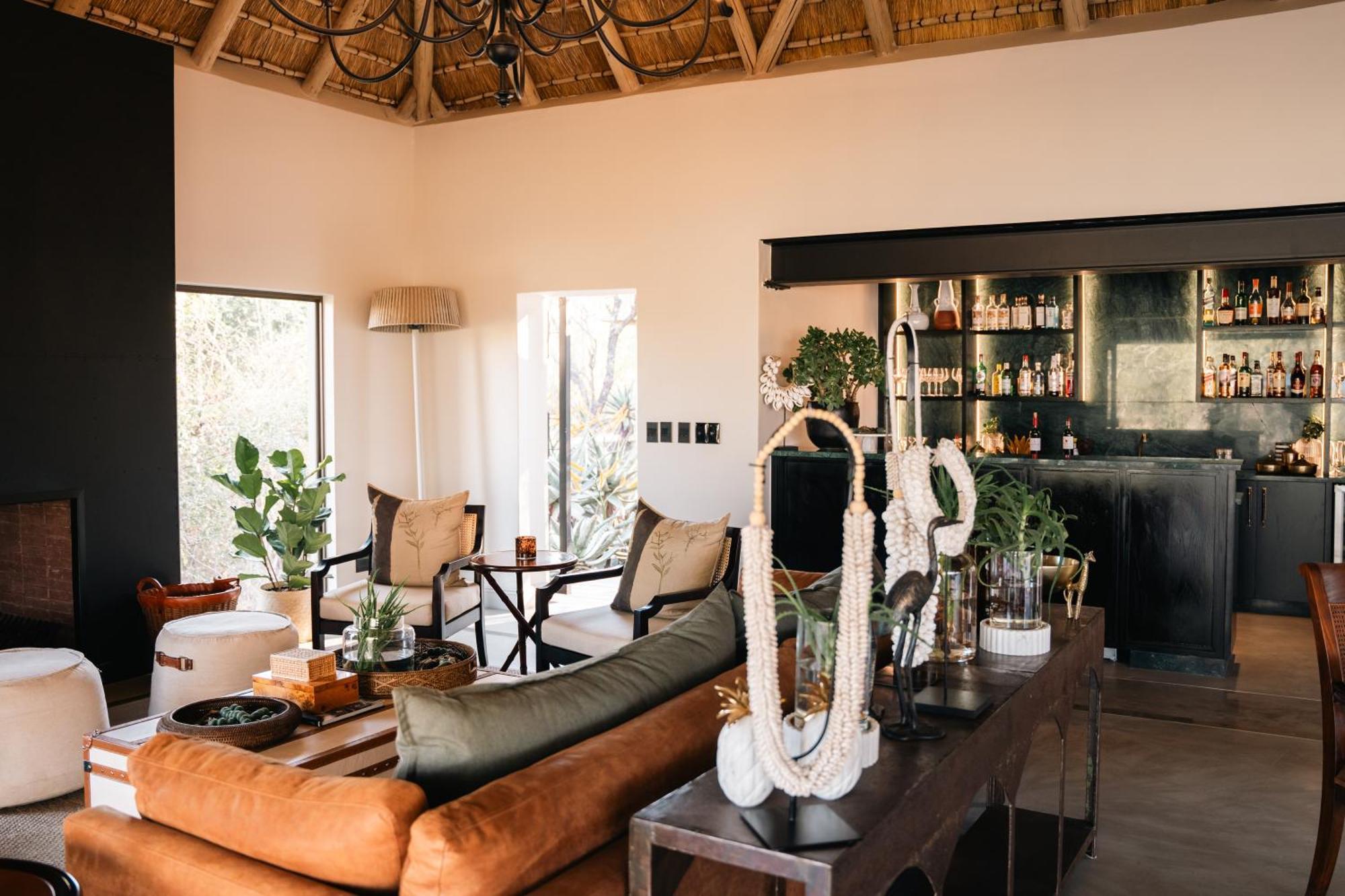 Thornybush Simbambili Lodge เขตอนุรักษ์พันธุ์สัตว์ป่าซาบีแซนด์ ภายนอก รูปภาพ