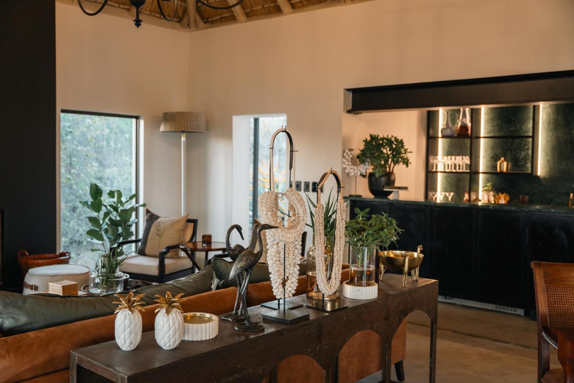 Thornybush Simbambili Lodge เขตอนุรักษ์พันธุ์สัตว์ป่าซาบีแซนด์ ภายนอก รูปภาพ