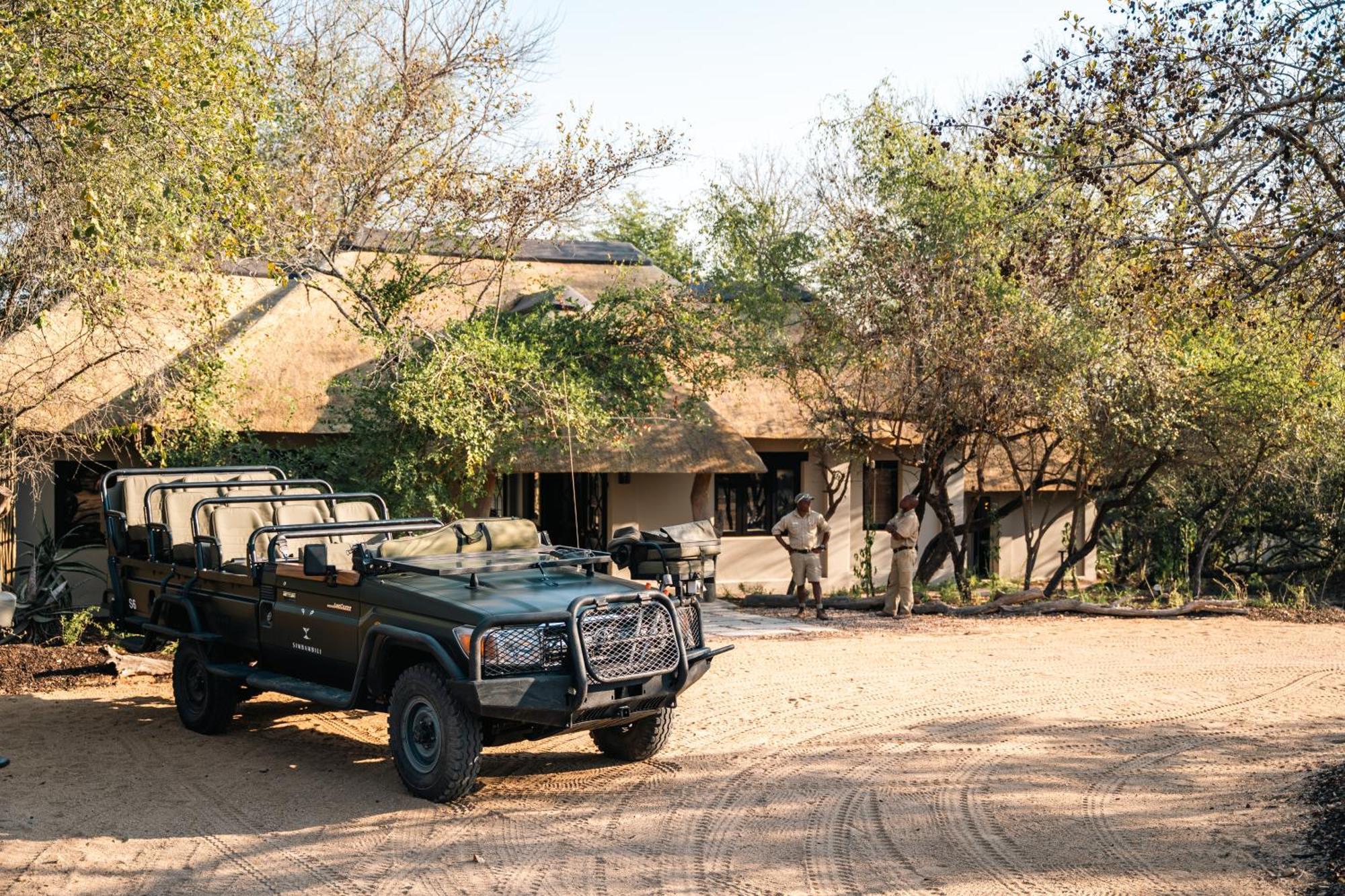 Thornybush Simbambili Lodge เขตอนุรักษ์พันธุ์สัตว์ป่าซาบีแซนด์ ภายนอก รูปภาพ
