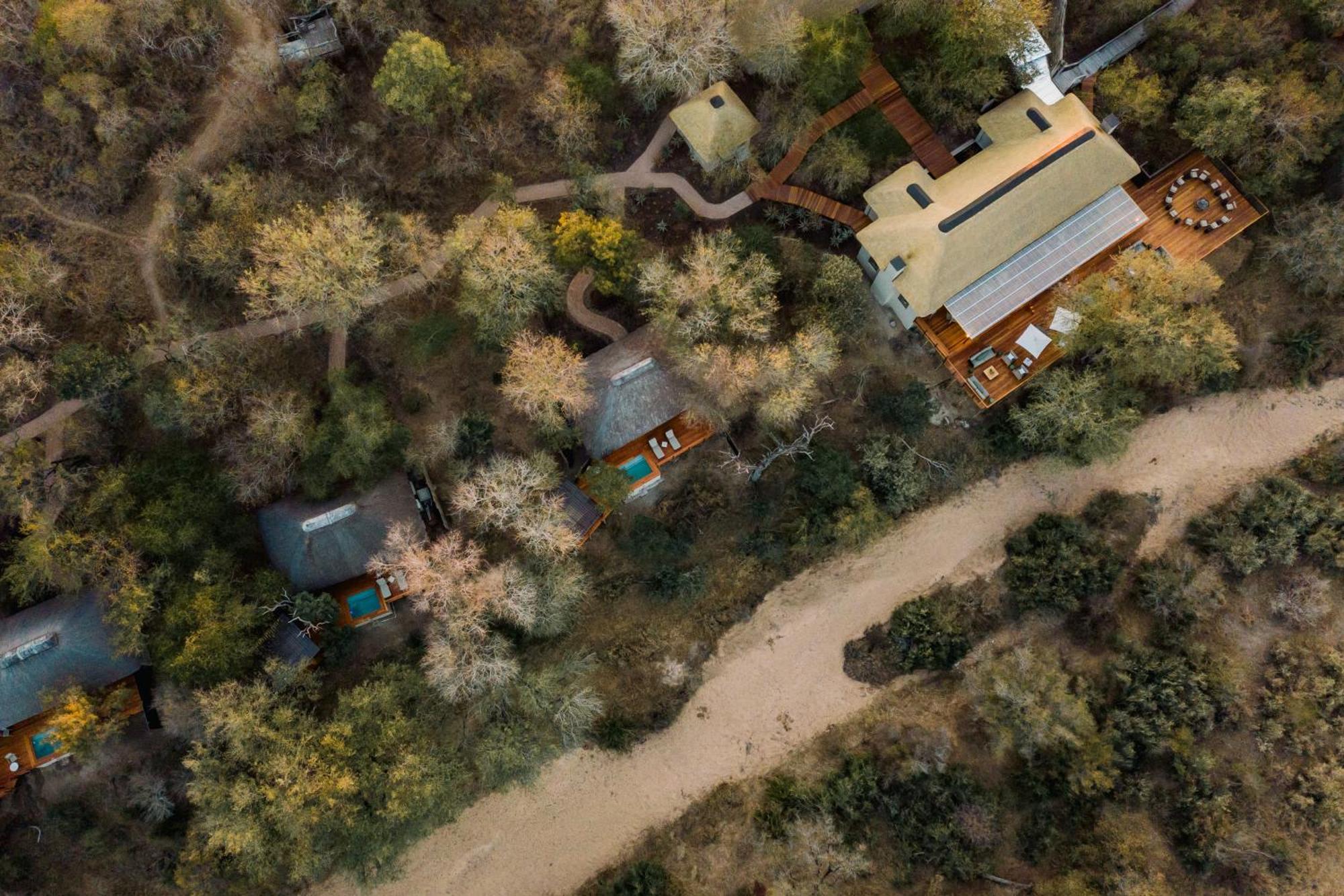Thornybush Simbambili Lodge เขตอนุรักษ์พันธุ์สัตว์ป่าซาบีแซนด์ ภายนอก รูปภาพ