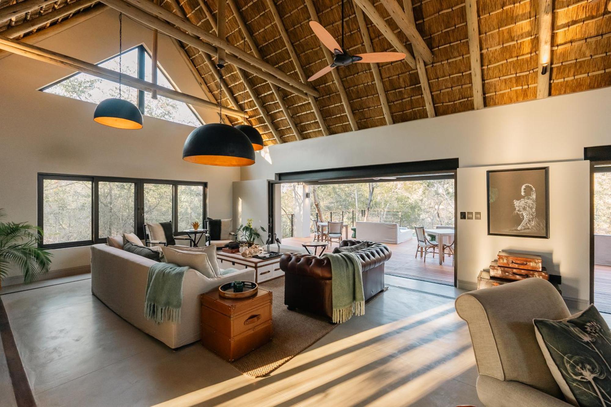 Thornybush Simbambili Lodge เขตอนุรักษ์พันธุ์สัตว์ป่าซาบีแซนด์ ภายนอก รูปภาพ