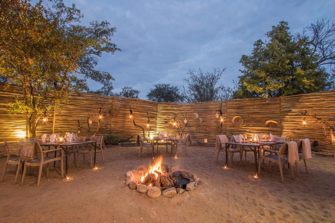 Thornybush Simbambili Lodge เขตอนุรักษ์พันธุ์สัตว์ป่าซาบีแซนด์ ภายนอก รูปภาพ